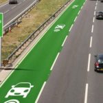 INGLATERRA ESTÁ TESTANDO ESTRADAS QUE RECARREGAM CARROS ELÉTRICOS