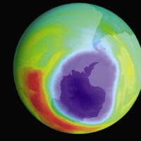 AR QUENTE REDUZIU O BURACO NA CAMADA DE OZÔNIO EM UM RECORDE HISTÓRICO